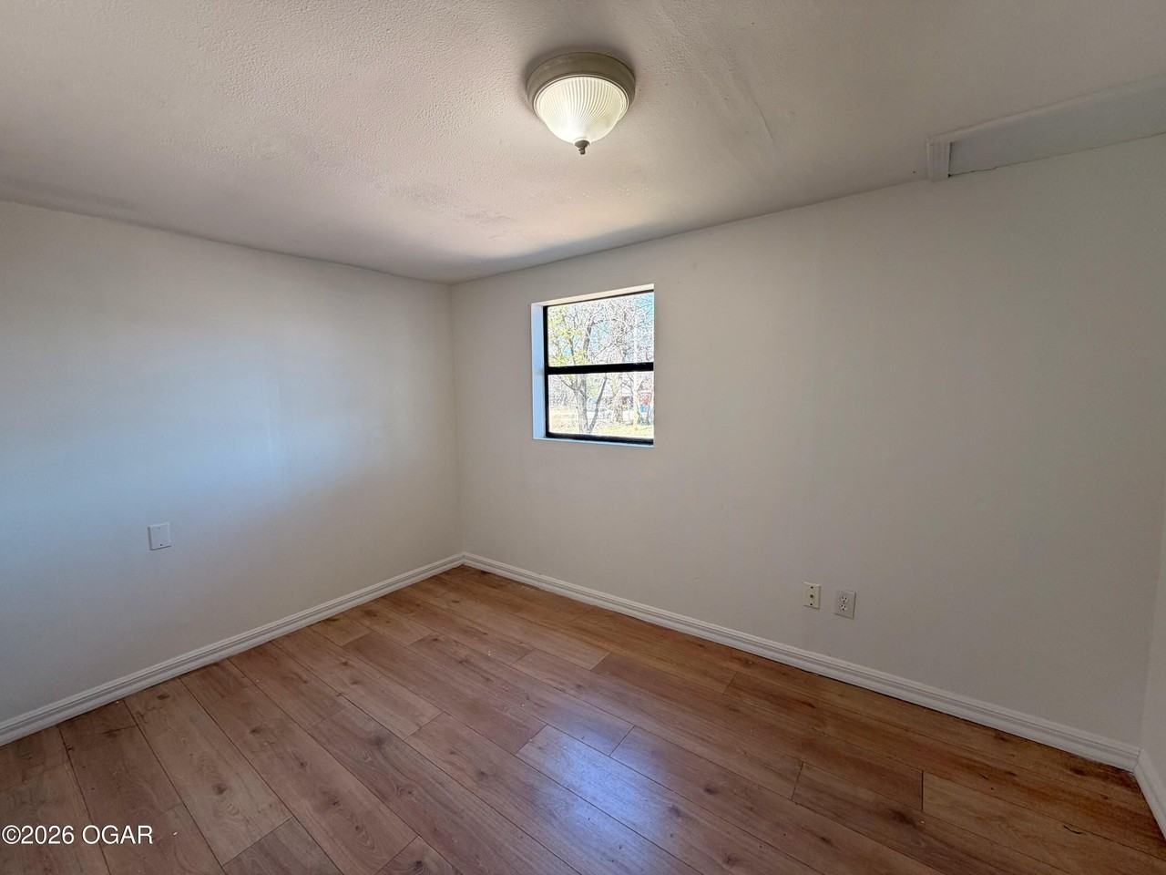 1013 Broadway St - Photo 2 of 7