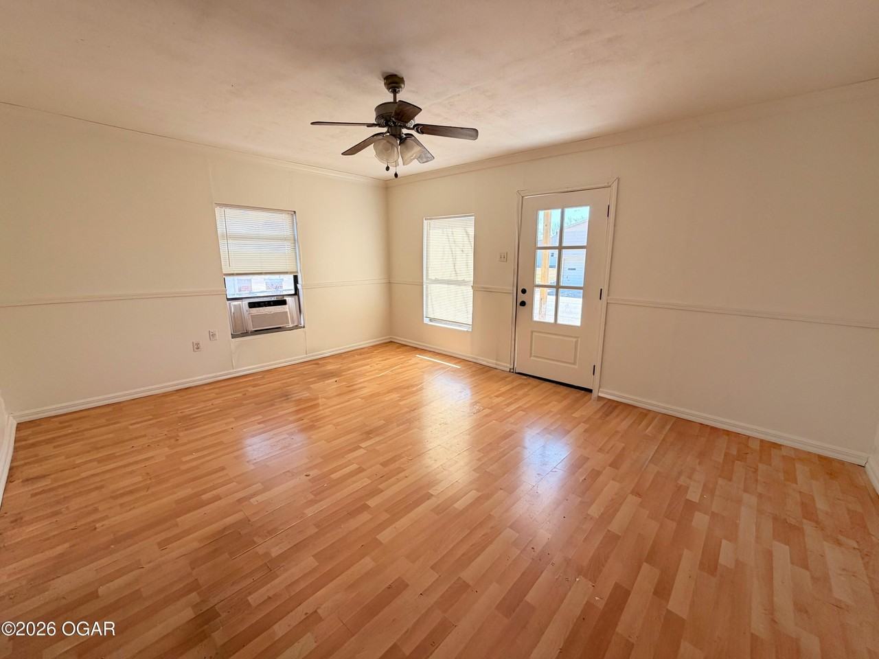 1013 Broadway St - Photo 4 of 7