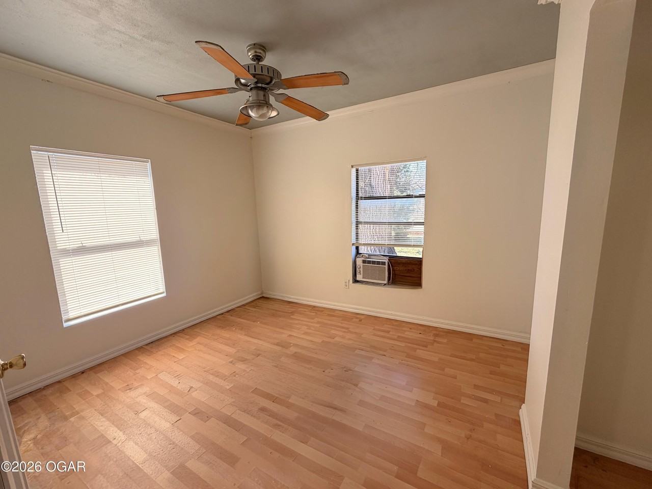 1013 Broadway St - Photo 5 of 7