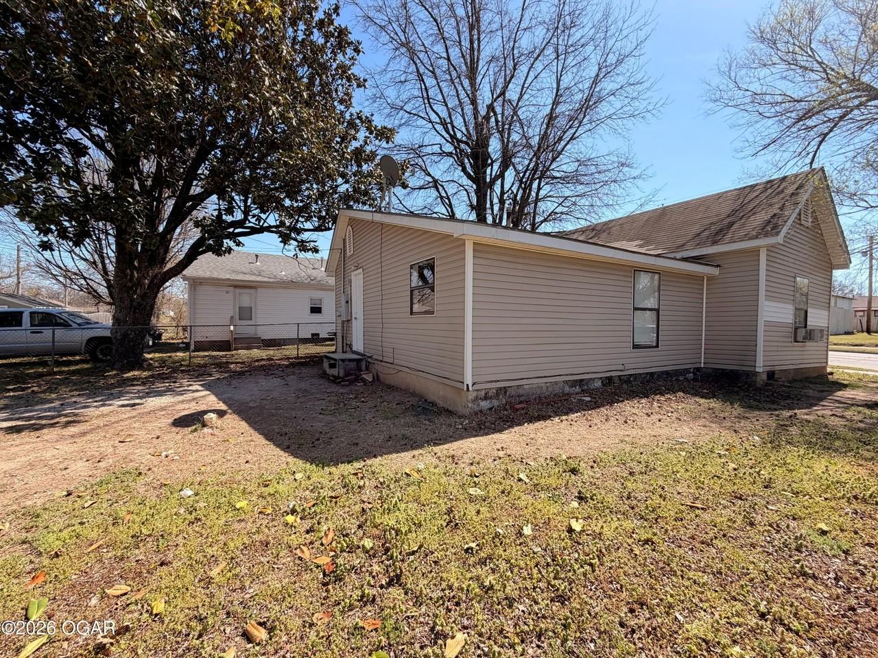 1013 Broadway St - Photo 6 of 7