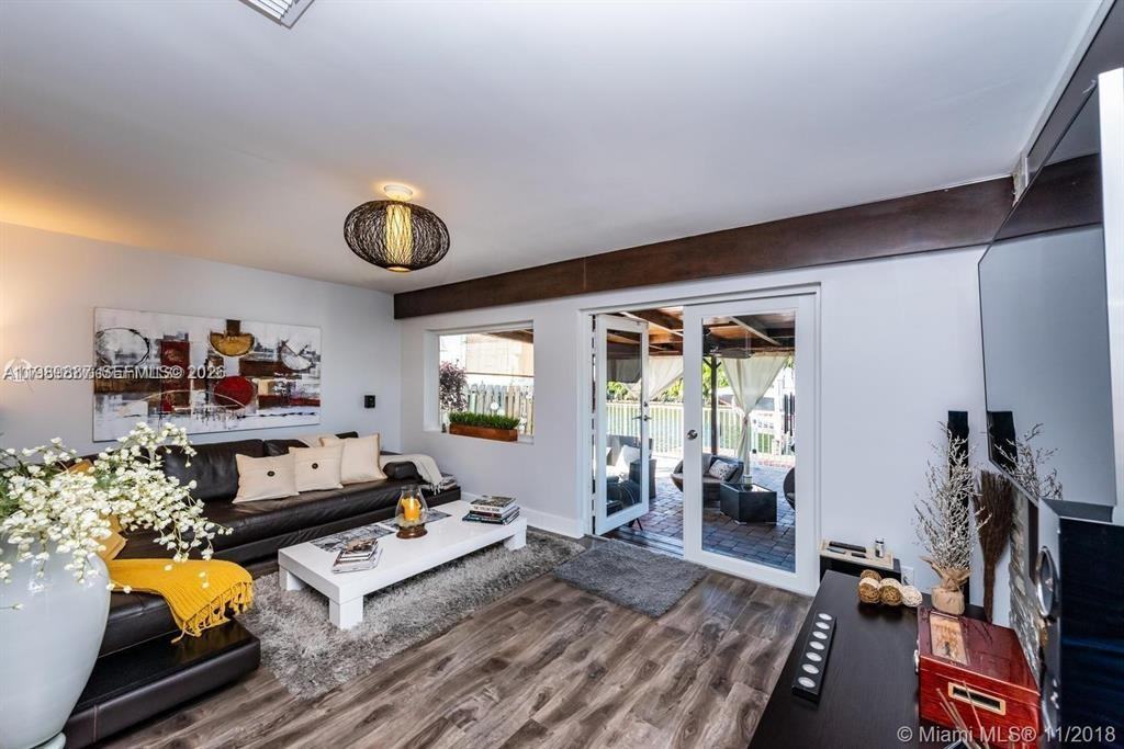 2713 Sherman St - Photo 3 of 13