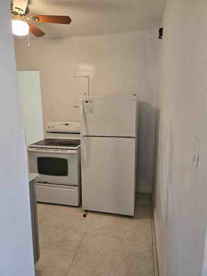 1020 Nw 147th St - Photo 4 of 10