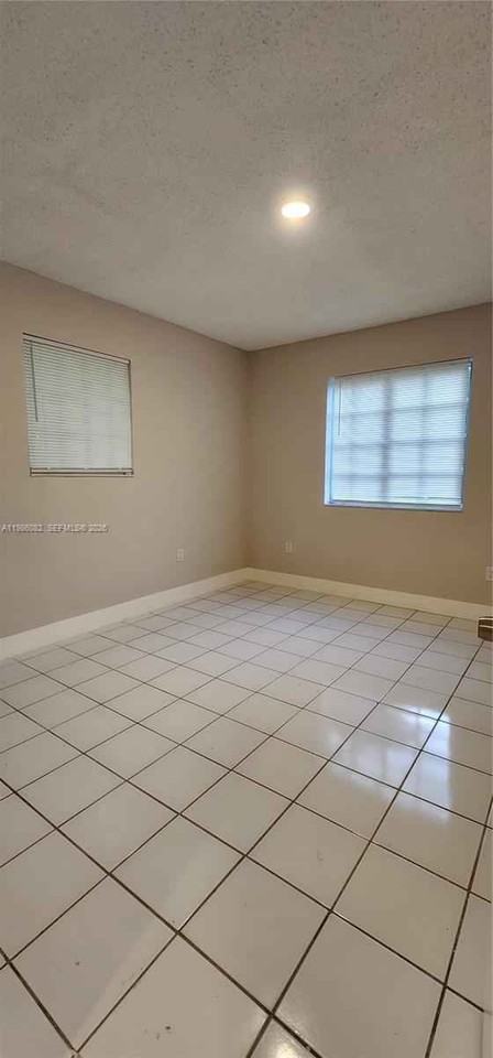 800 Sw 10th Ave #810 - Photo 4 of 21