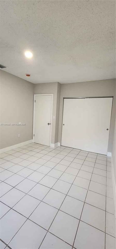 800 Sw 10th Ave #810 - Photo 5 of 21