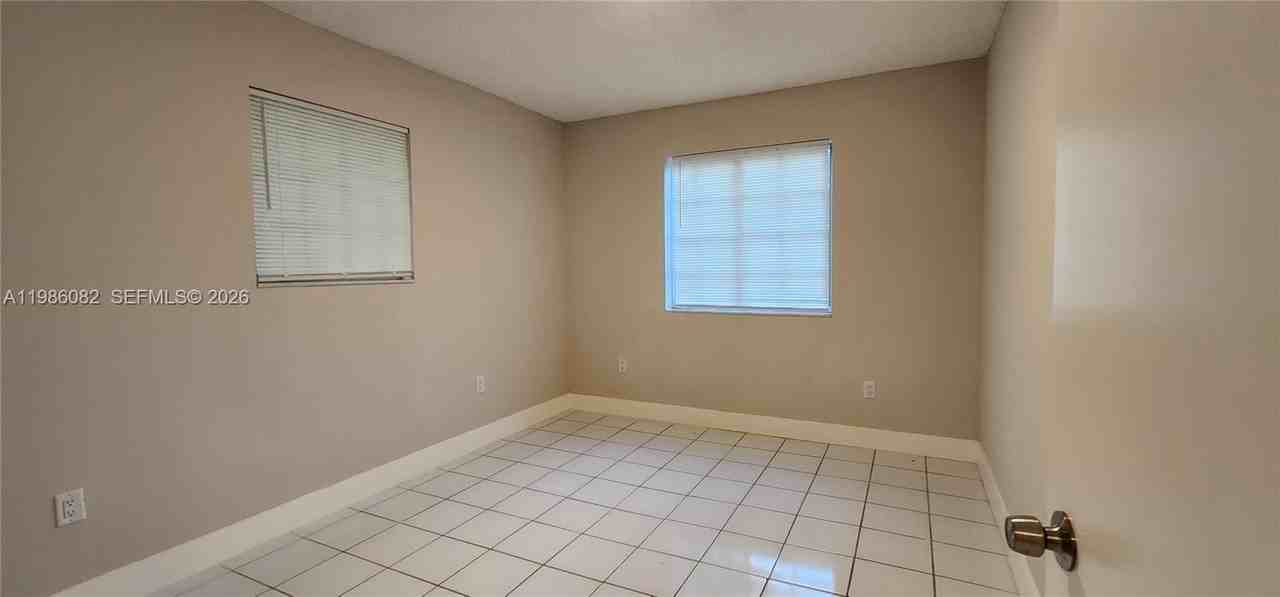 800 Sw 10th Ave #810 - Photo 7 of 21