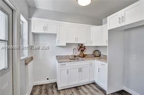 1624 Ne 109th St #N - Photo 4 of 13