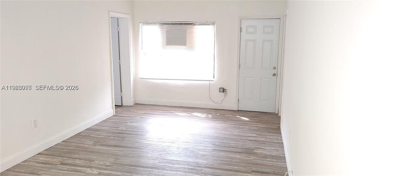 259 Ne 56th St - Photo 7 of 14