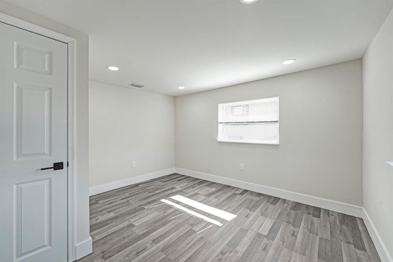 8229 Nw 1st Pl - Photo 3 of 12