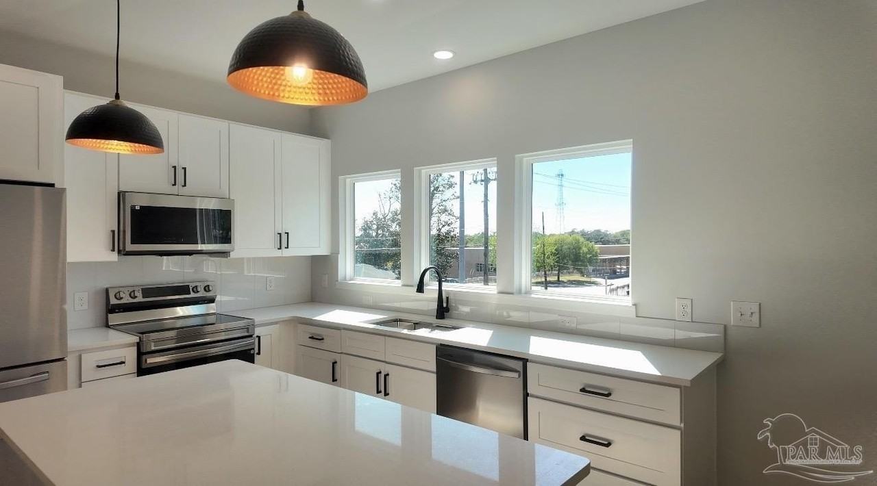 315 N Pace Blvd #B - Photo 2 of 25