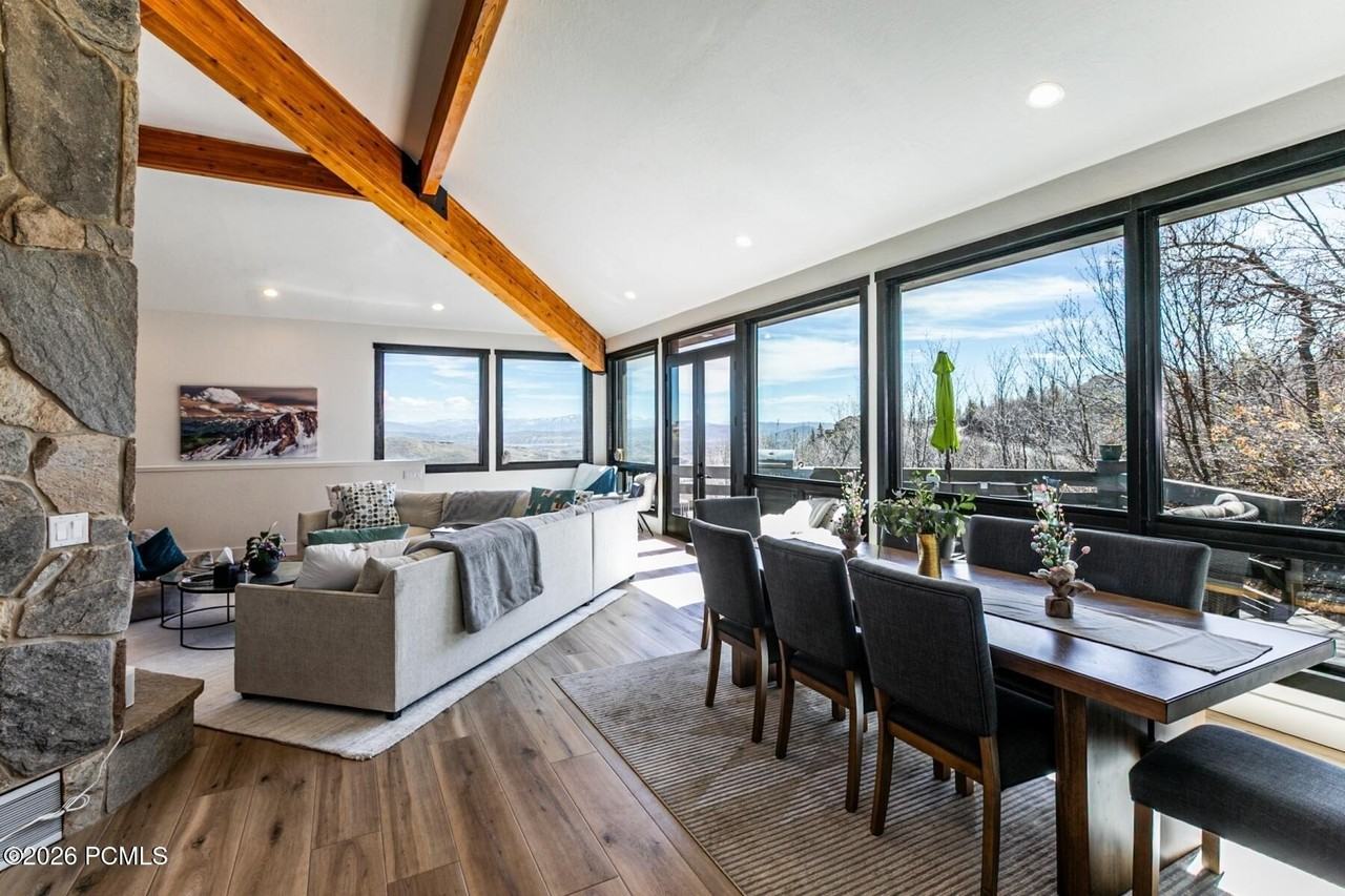 7089 Pinecrest - Photo 6 of 50