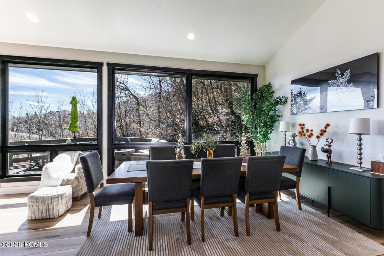 7089 Pinecrest - Photo 7 of 50