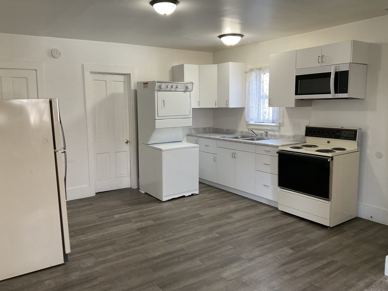 1123 Michigan Ave #B - Photo 2 of 7