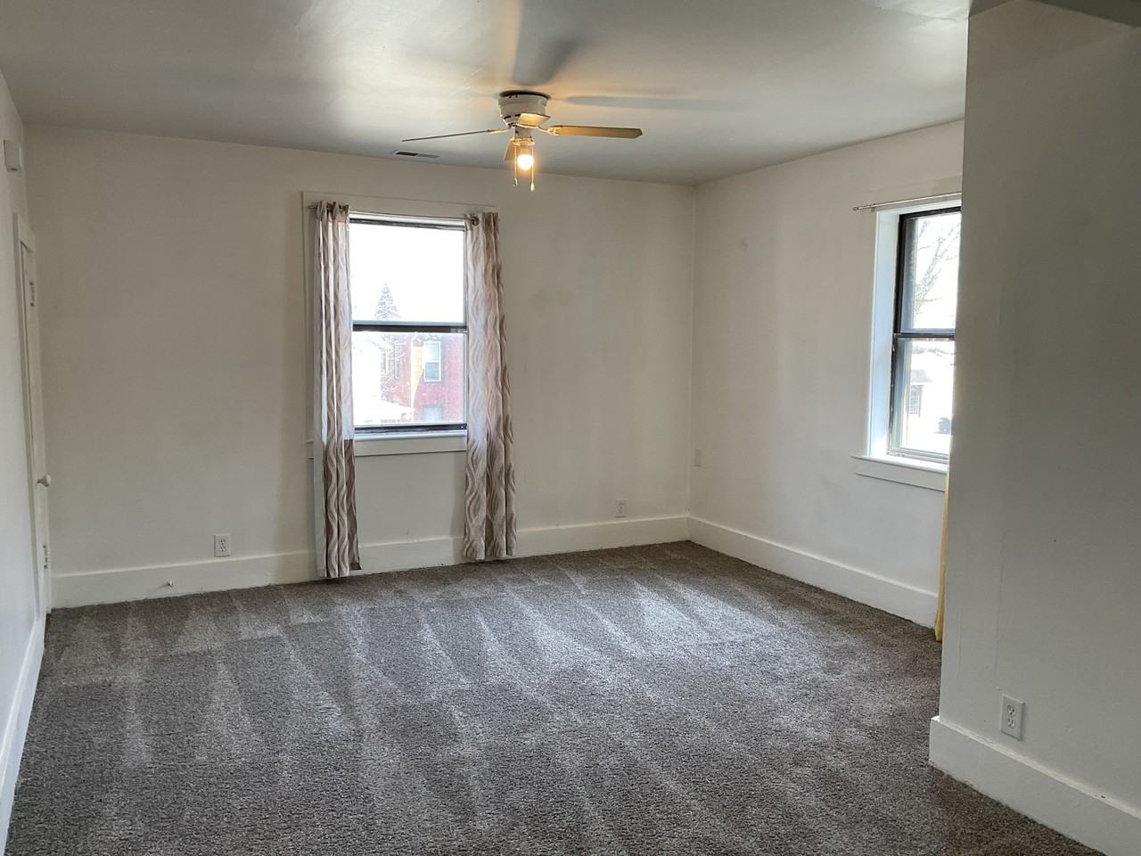 1123 Michigan Ave #B - Photo 3 of 7