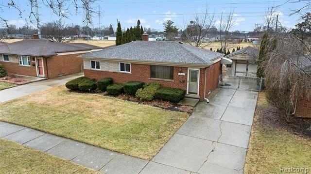 30745 Iroquois Dr - Photo 3 of 14