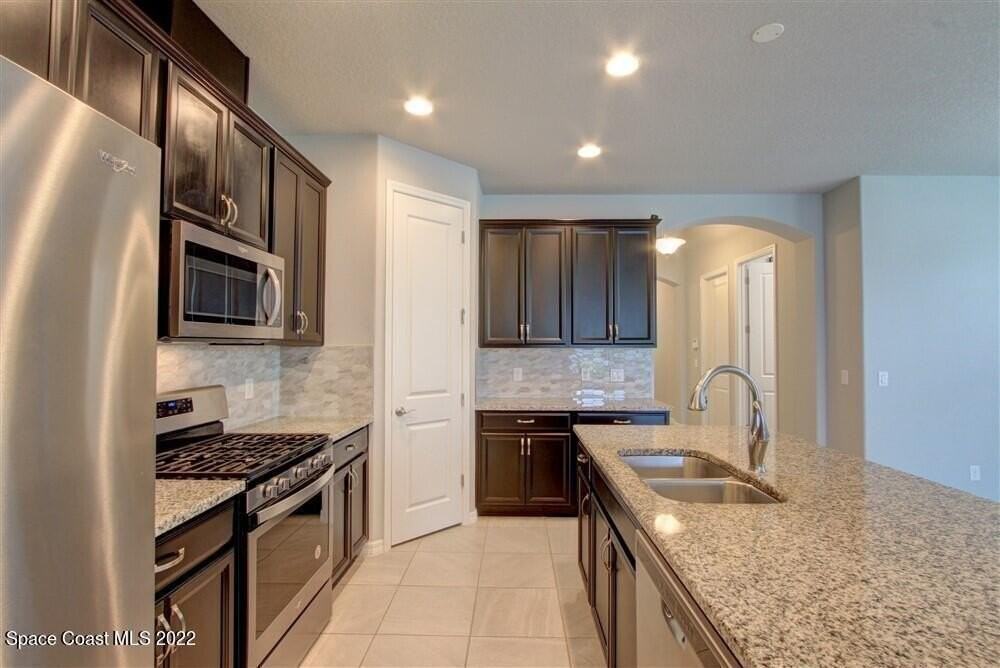 7753 Poulicny Ln - Photo 4 of 31