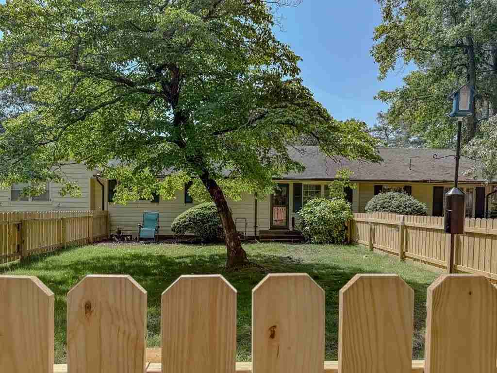 Hillsborough Dr - Photo 2 of 7