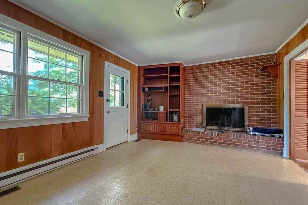 Hillsborough Dr - Photo 3 of 7