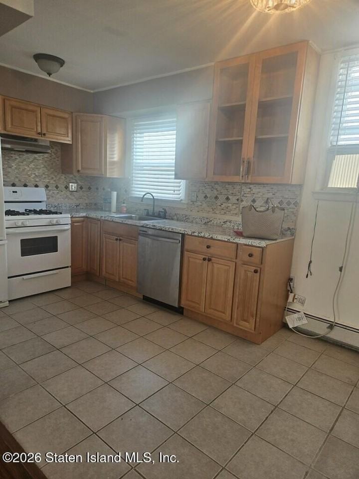 423 Cortelyou Ave Unit 2 - Photo 5 of 8