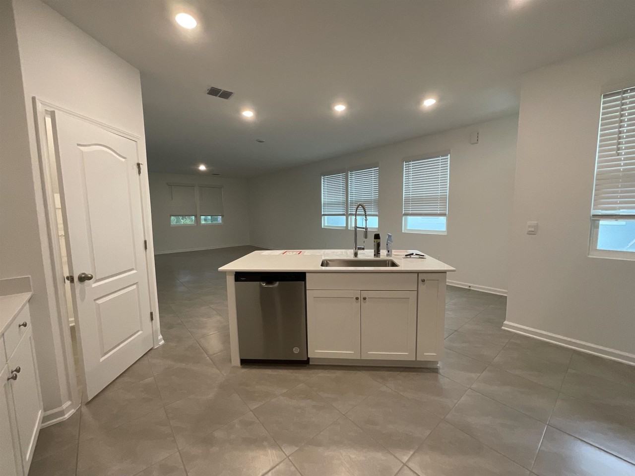 251 Seaport Breeze Rd - Photo 7 of 23