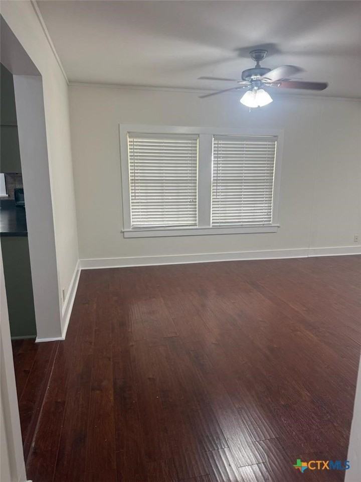 724 N Beal St - Photo 2 of 12