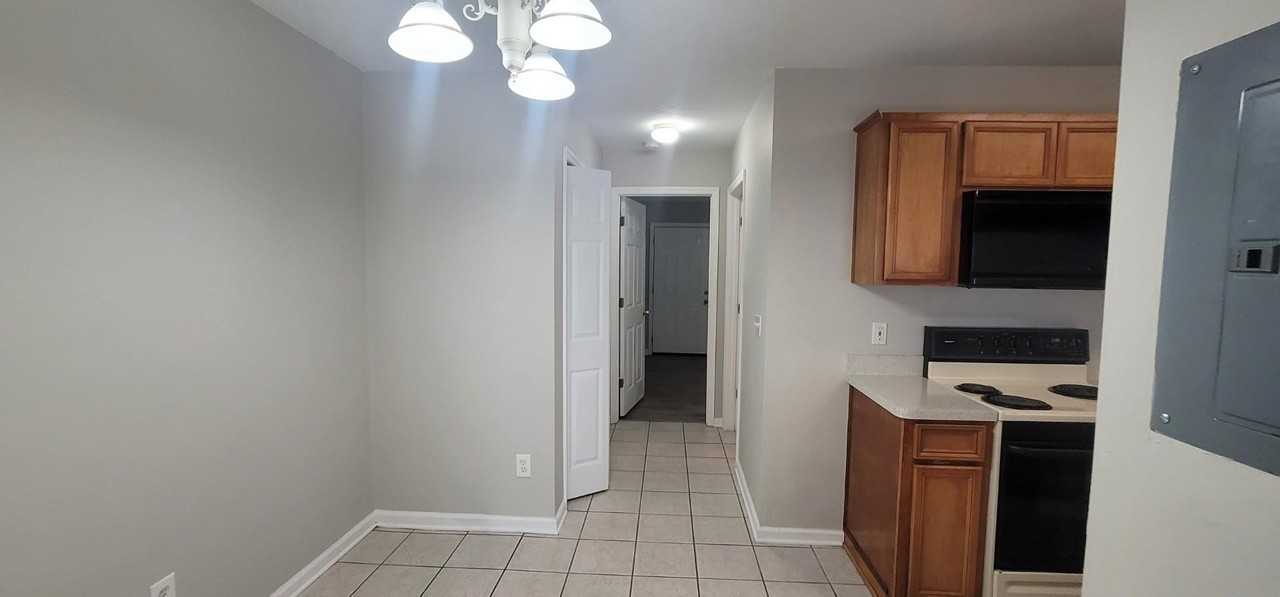 2525 Hartsfield Rd #8 - Photo 4 of 15