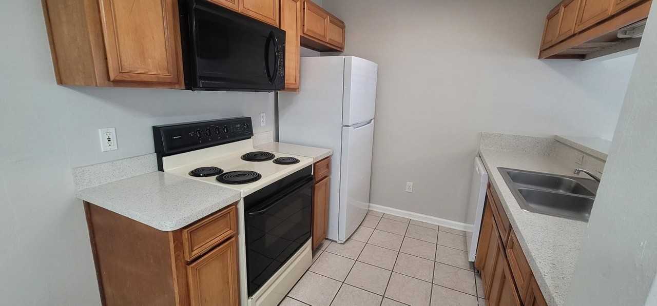 2525 Hartsfield Rd #8 - Photo 5 of 15