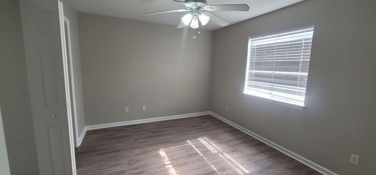 2525 Hartsfield Rd #8 - Photo 7 of 15