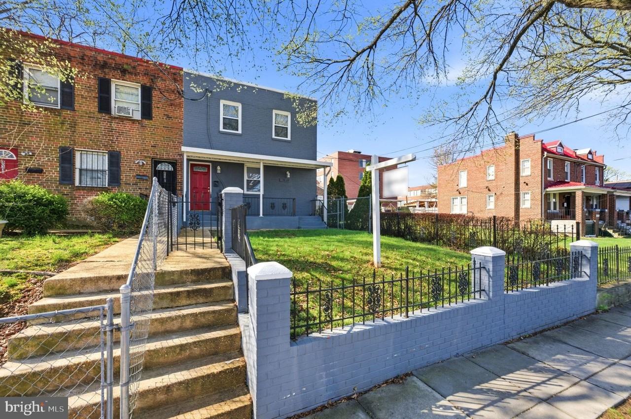 4029 Grant St Ne - Photo 2 of 25
