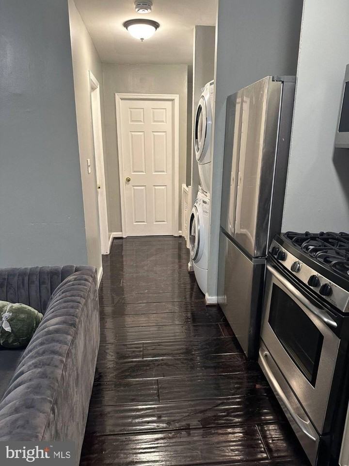 1726 H St Ne - Photo 2 of 5