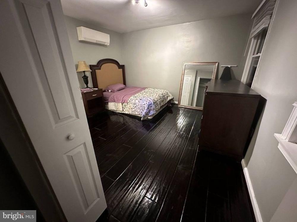 1726 H St Ne - Photo 3 of 5