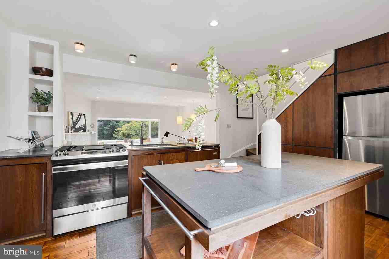 4114 Arkansas Ave Nw - Photo 4 of 29