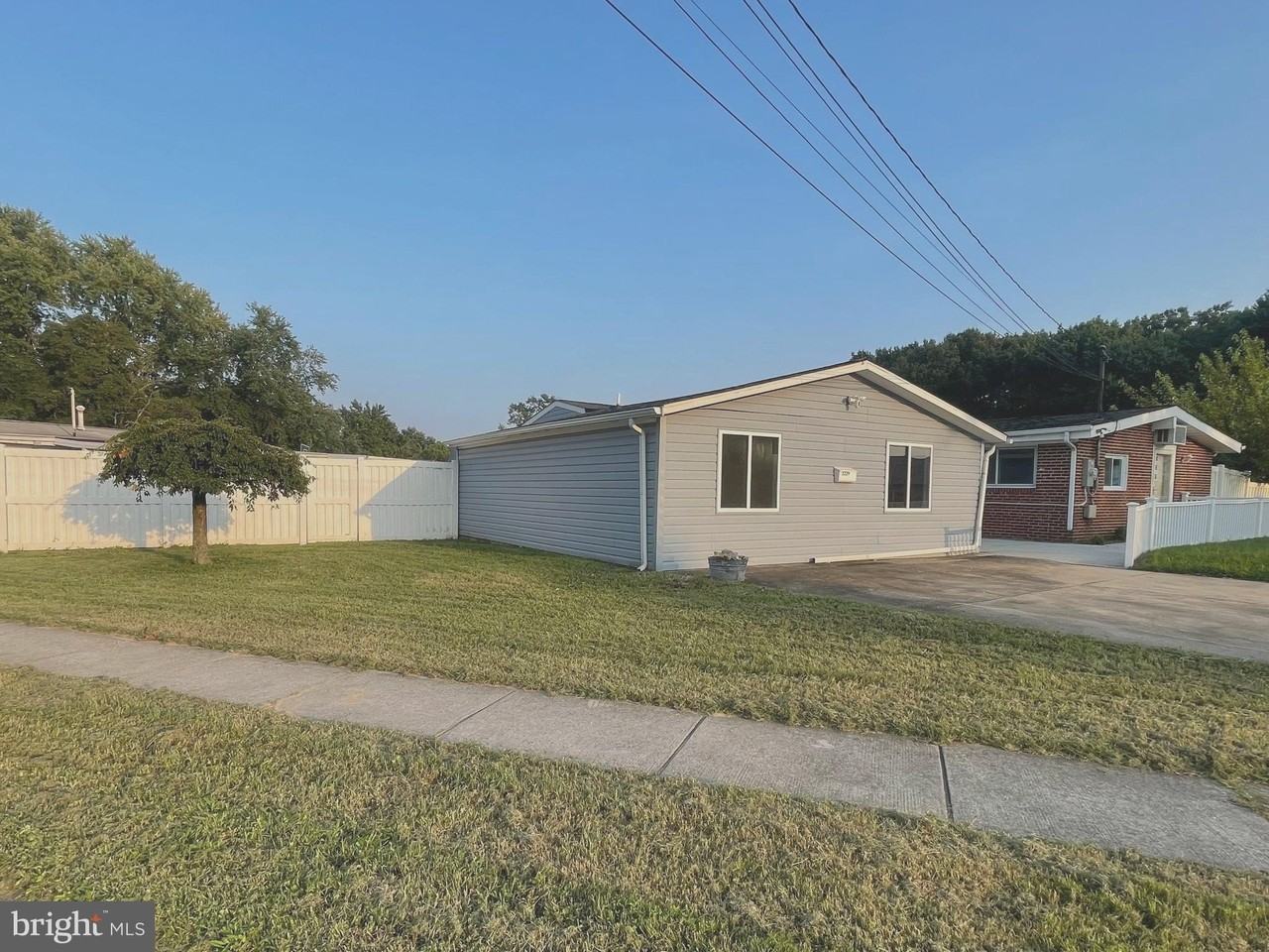 1229 Crawford Dr - Photo 2 of 24