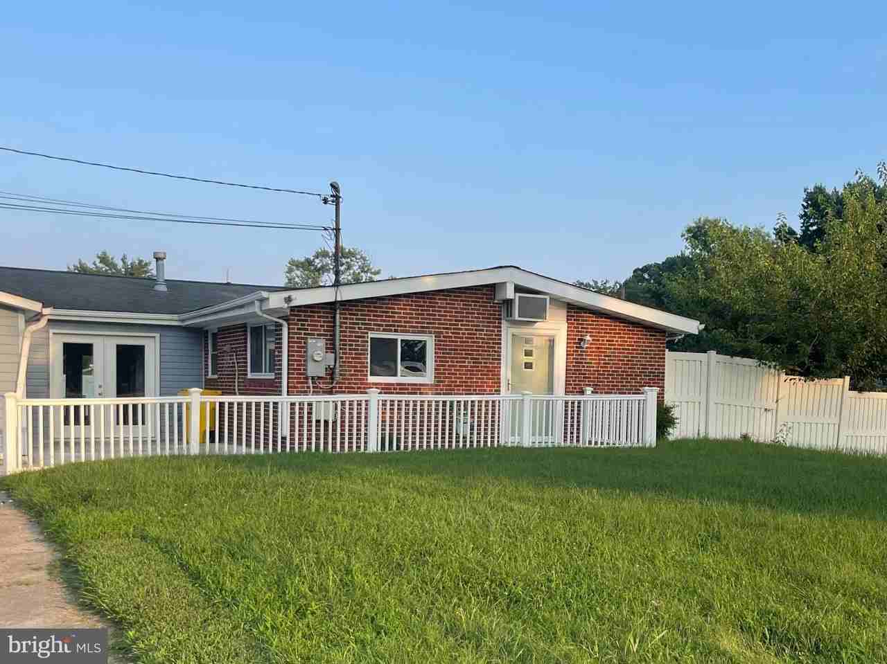 1229 Crawford Dr - Photo 3 of 24