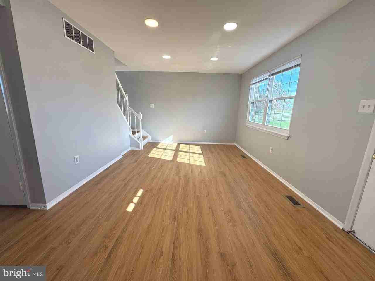 17 Holland Hill Ct - Photo 4 of 36