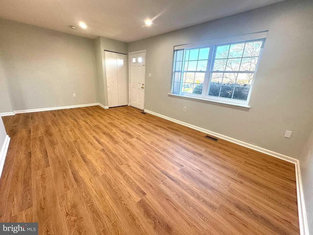 4826 Grand Bend Dr - Photo 5 of 35