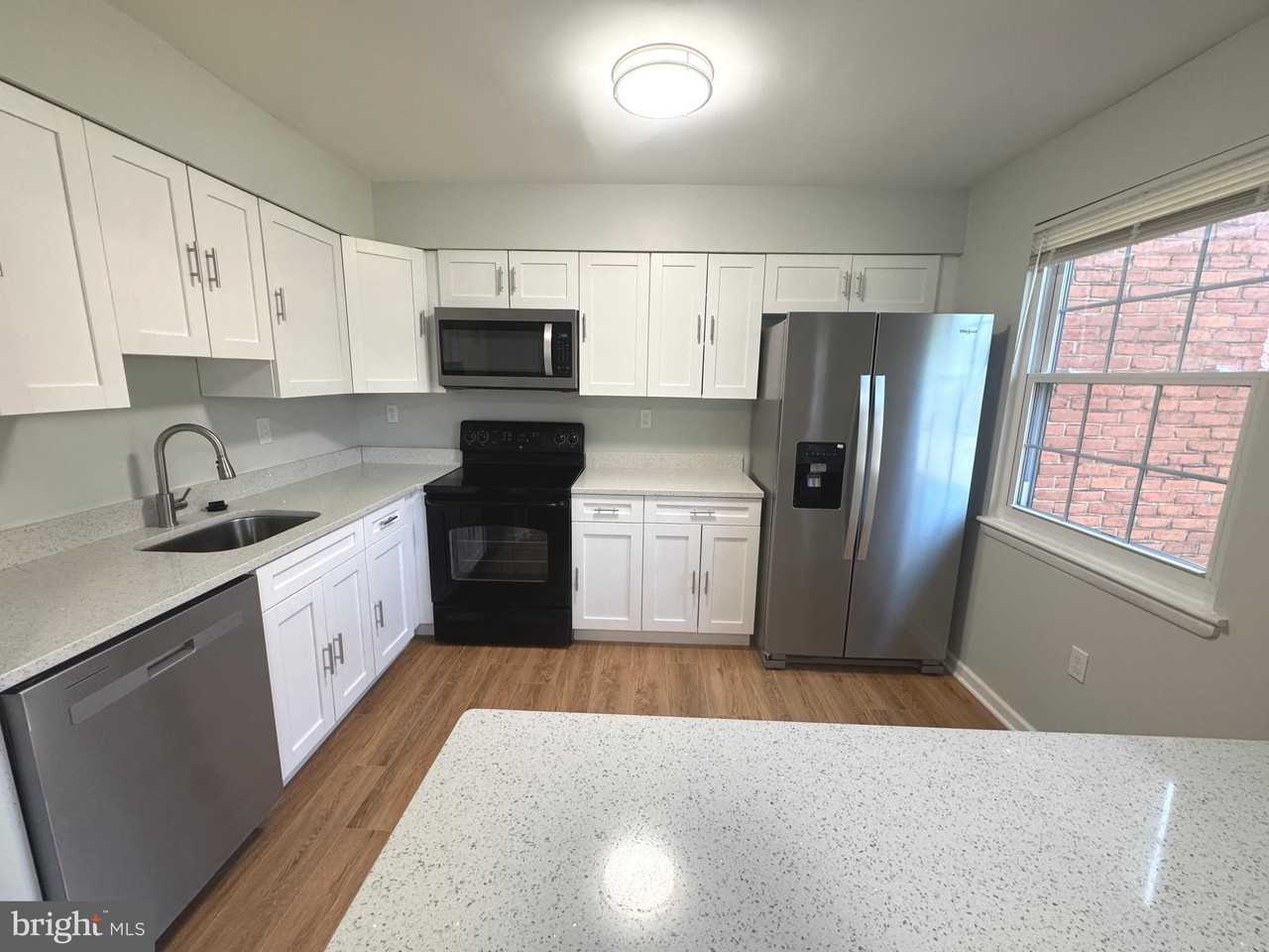 4826 Grand Bend Dr - Photo 6 of 35