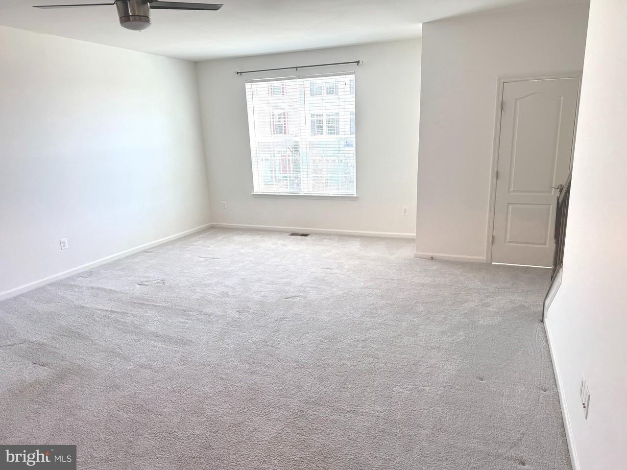 9610 Eaves Dr - Photo 7 of 30