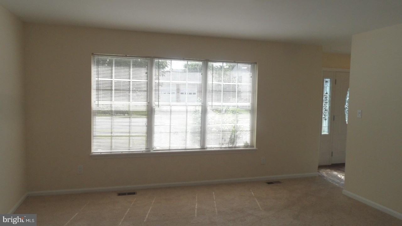 475 Crisfield Dr - Photo 3 of 17