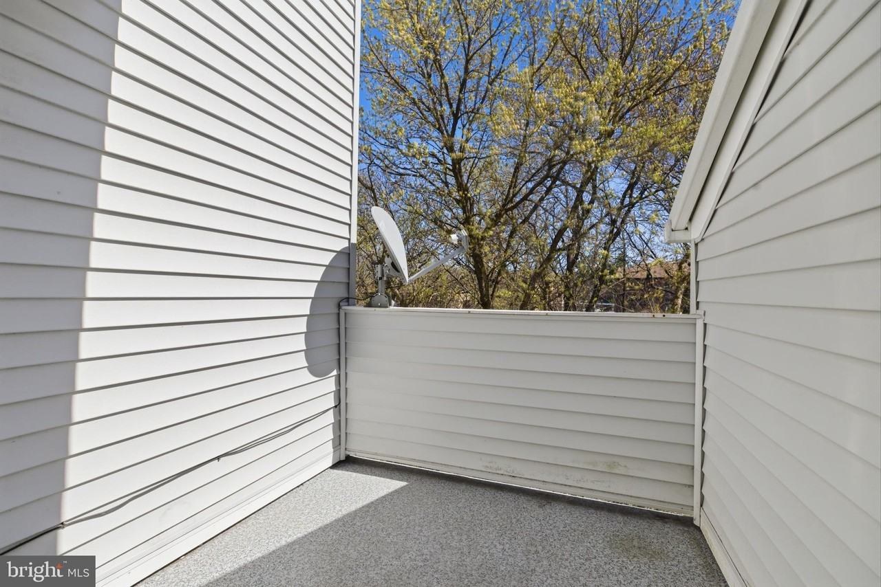 1647 Carriage House Ter Apt C - Photo 3 of 29