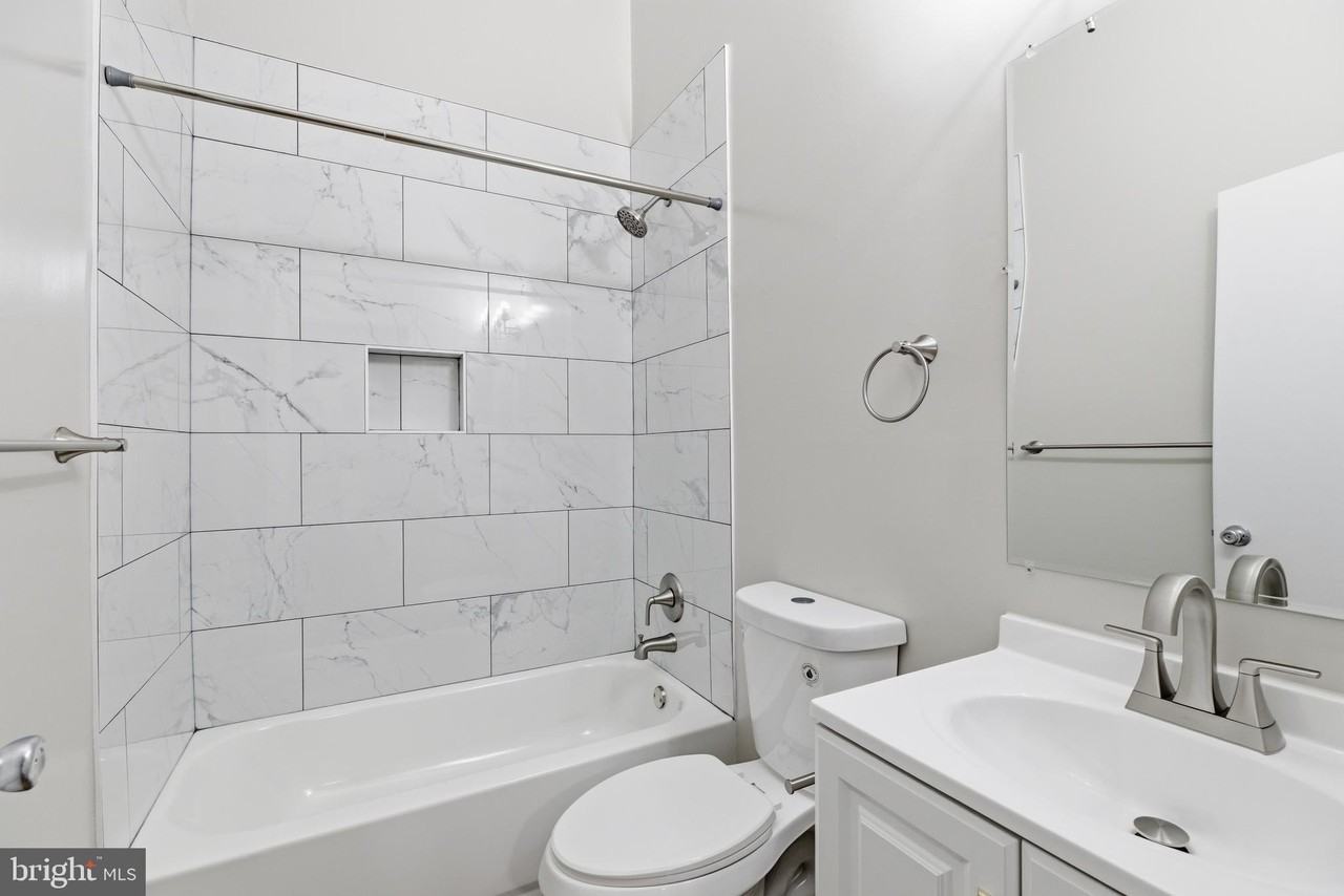 1647 Carriage House Ter Apt C - Photo 7 of 29