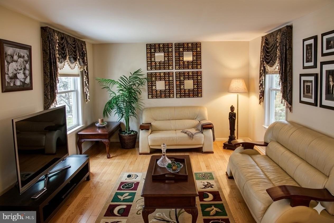 14423 Pebble Hill Ln - Photo 2 of 21