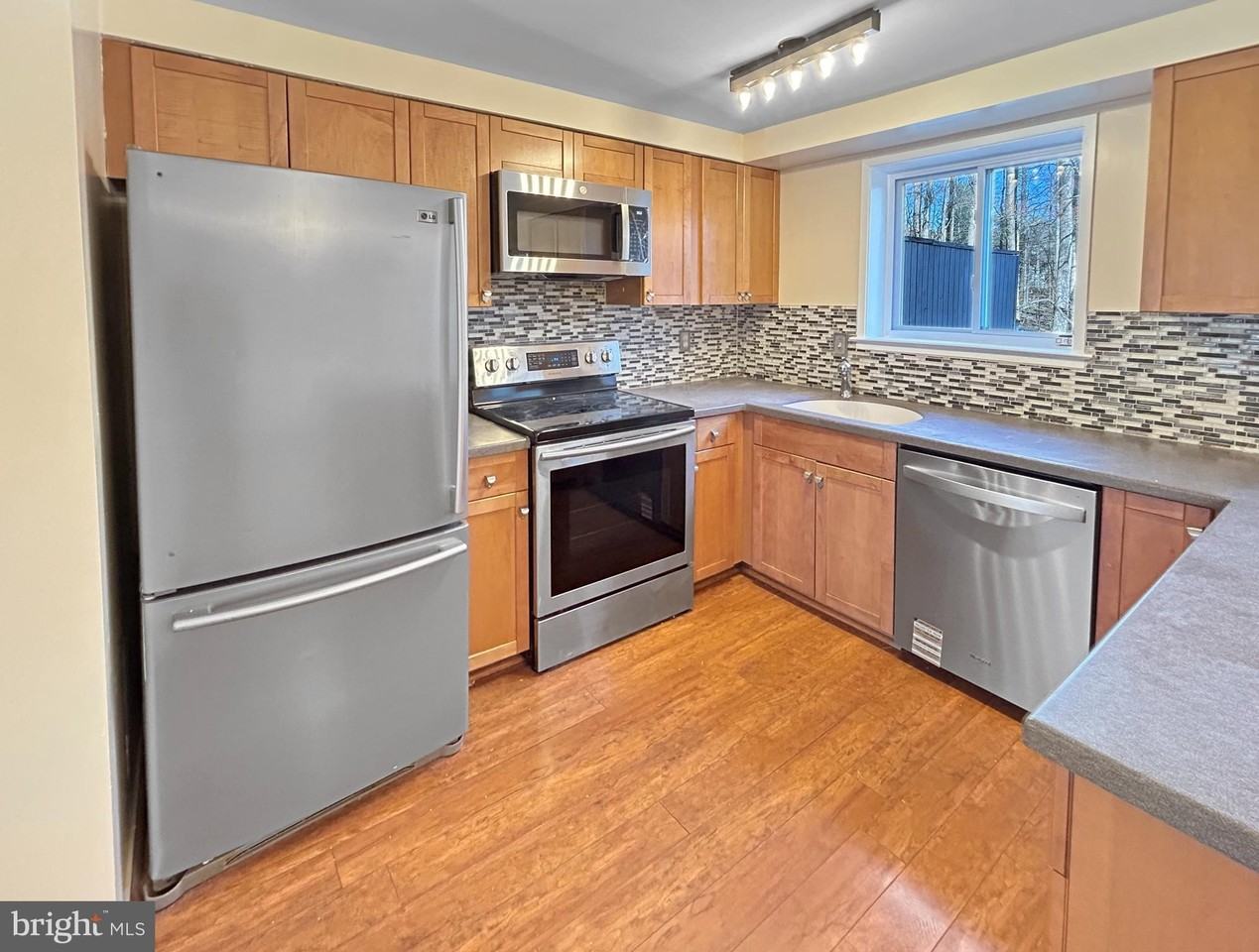 14423 Pebble Hill Ln - Photo 3 of 21