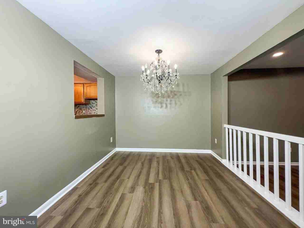 8202 Ashford Blvd - Photo 7 of 26