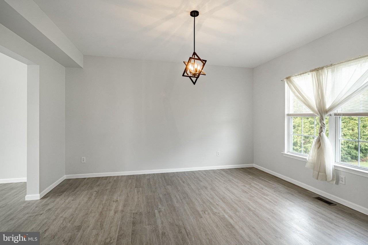 125 Cedrick Ave - Photo 5 of 47