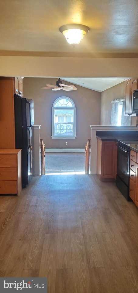 357 Fir St - Photo 7 of 13