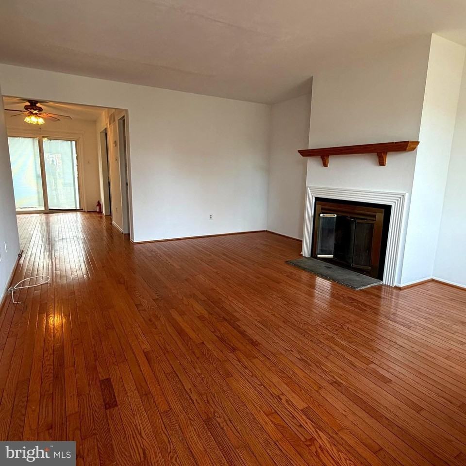 447 N Mount Vernon Cir - Photo 2 of 17