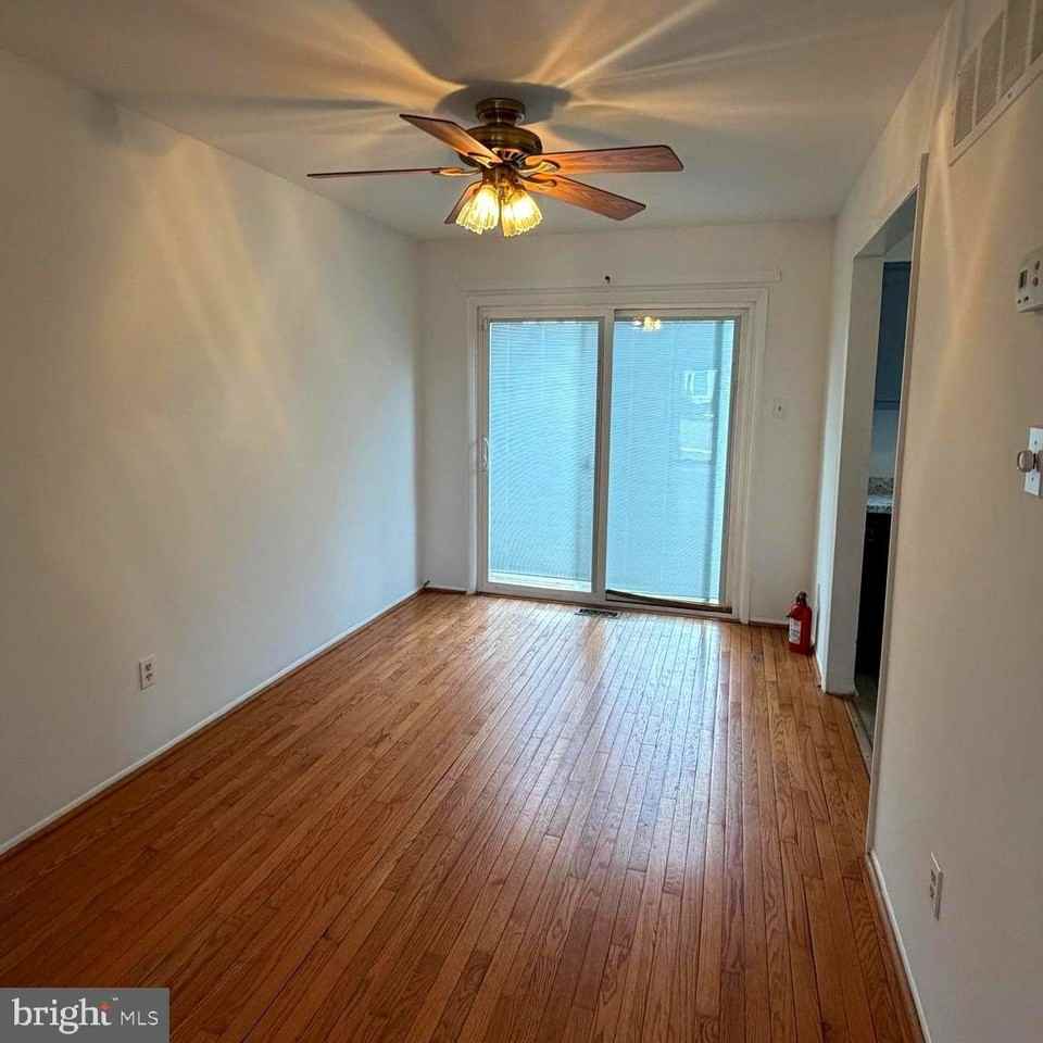 447 N Mount Vernon Cir - Photo 4 of 17