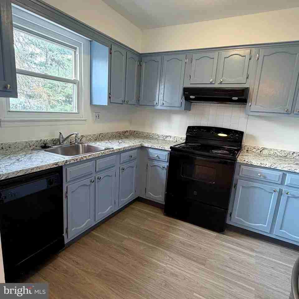 447 N Mount Vernon Cir - Photo 5 of 17