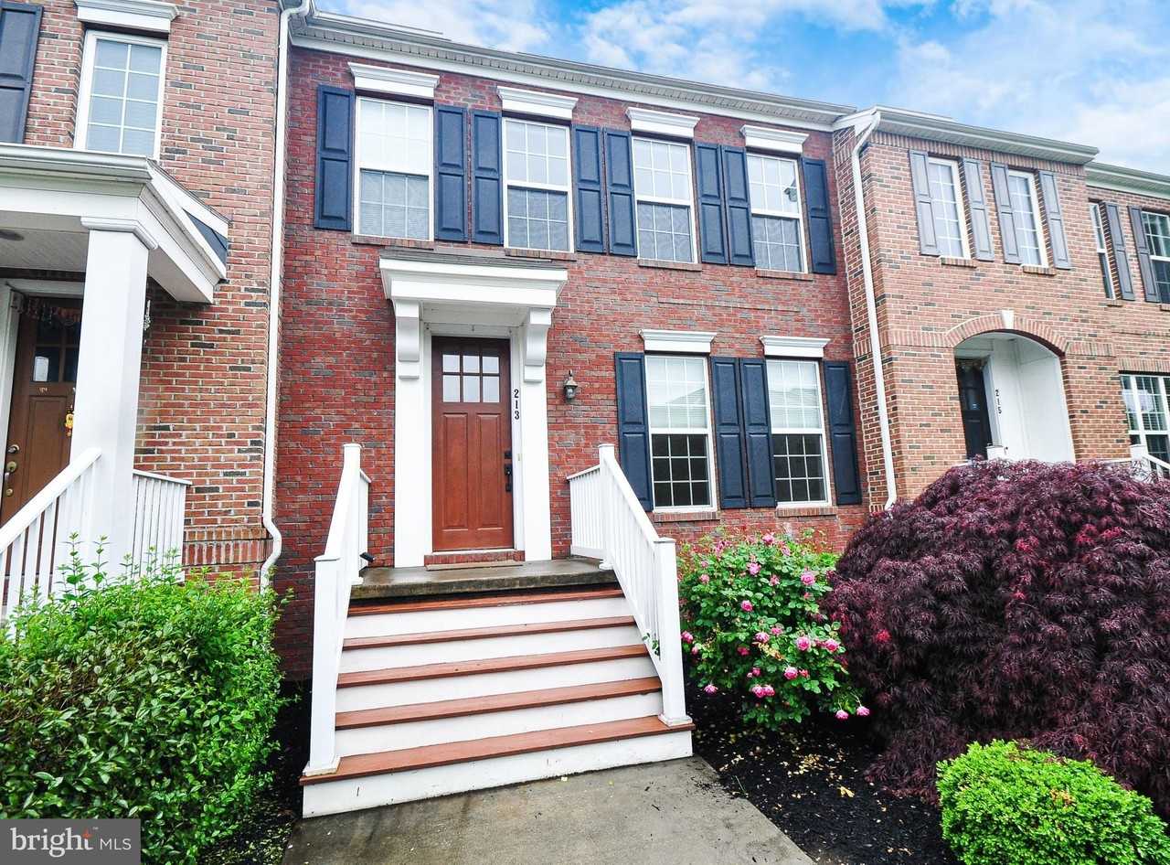 213 Shaw St - Photo 2 of 47