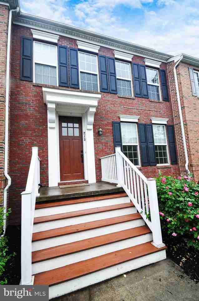 213 Shaw St - Photo 3 of 47